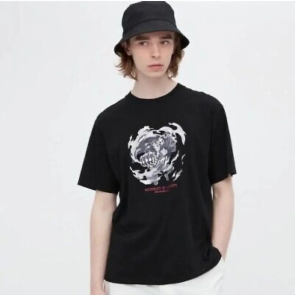 UNIQLO One Piece Film Red Short Sleeve Graphic T-Shirt in Black‎ - Picture 1 of 12